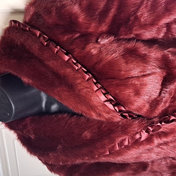 Terry Lewis Classic Luxuries Faux Fur ruffle detail Burgundy Jacket Size XS - Picture 3 of 13